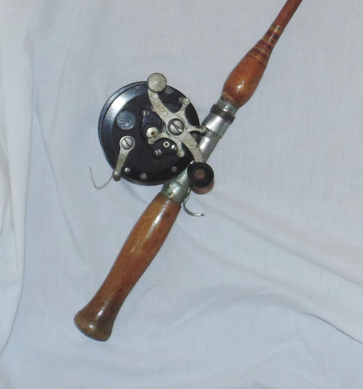 vintage-52-bamboo-fishing-rod-with-penn-85-reel-wood-handle